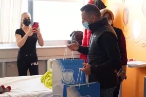 Απόλλων: Επίσκεψη και δώρα στο νοσοκομείο (φώτος)