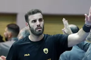  Ο Παππάς κορνίζαρε τη φανέλα του Γέλοβατς (φώτο)
