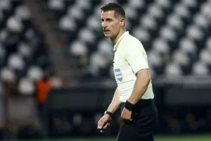 Ξανά κορυφαίος διαιτητής