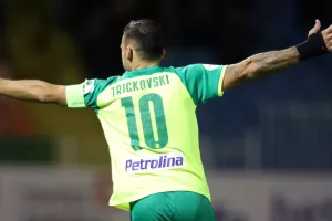 Φιλανθρωπική δημοπρασία με... φανέλα Τρισκόφσκι