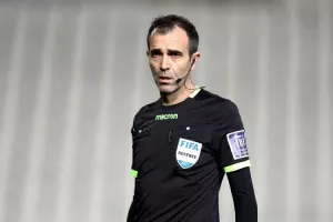 Σφυρίζει ο Βασίλης
