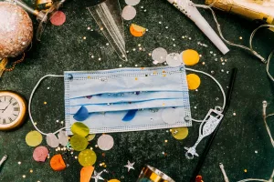 Σκέψεις για μείωση των ατόμων στις συναθροίσεις πριν την Πρωτοχρονιά