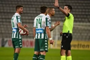 Οργή Παναθηναϊκού για την κόκκινη: "απόλυτα άδικη"