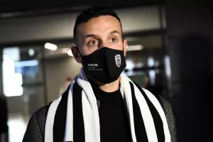 Σάστρε στα ελληνικά: "Χαίρομαι που είμαι εδώ"