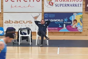 Απίστευτο σκηνικό στο Παραλίμνι/Αποστόλη... με 5 παίκτες! 