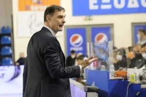 "Δεν μπορεί με 2-3 νίκες να λέμε ότι παίζουμε καταπληκτικά, ούτε πως υπάρχει κρίση με 1-2 ήττες"