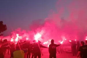 (Φώτος/βιντεο) “Καυτή” υποδοχή από τους ΑΕΚτζήδες! 