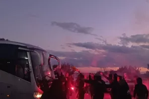 ΑΕΚ: Xαμός στην άφιξη της αποστολής! (φώτος)