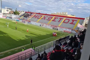(Φώτος) Το "ερυθρόλευκο" τρένο συνεχίζει! 