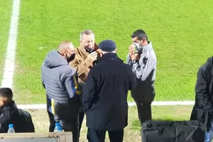 (Φώτος) Προεδρική κουβεντούλα πριν την σέντρα στο Δασάκι 