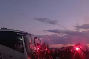 ΑΕΚ: Xαμός στην άφιξη της αποστολής! (φώτος)