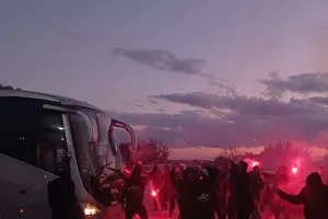 ΑΕΚ: Xαμός στην άφιξη της αποστολής! (φώτος)