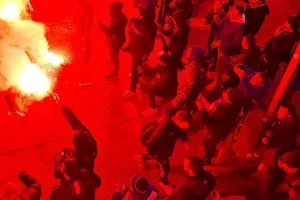 (ΑΝΟ/ΦΩΤΟΣ-ΒΙΝΤΕΟ) Χαμός στην άφιξη της αποστολής!