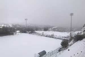 Κάτασπρο το γήπεδο στην Κακοπετριά! (φώτος)