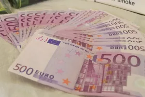 Σκέψεις/300 χιλιάρικα