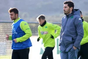 Με 19 παίκτες η πρώτη αποστολή του Βάθκεθ