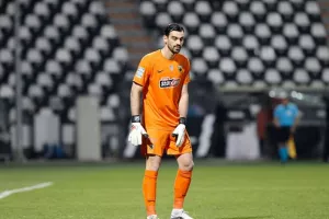 Μπαίνει ο Τσιντώτας, ενοχλήσεις ο Σιμόες