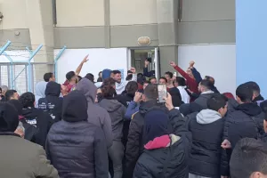 Βυσσινί τρέλα/Συνθήματα... κόσμος και παίκτες μαζί! (Φώτος/Βίντεος)
