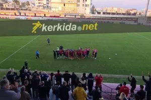 To 2022 μπήκε με τριάρα και... πάρτι! (βίντεο/φώτος)