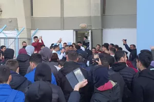 Βυσσινί τρέλα/Συνθήματα... κόσμος και παίκτες μαζί! (Φώτος/Βίντεος)
