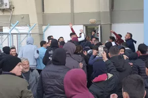 Βυσσινί τρέλα/Συνθήματα... κόσμος και παίκτες μαζί! (Φώτος/Βίντεος)