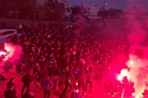(ΑΝΟ/ΦΩΤΟΣ-ΒΙΝΤΕΟ) Χαμός στην άφιξη της αποστολής!
