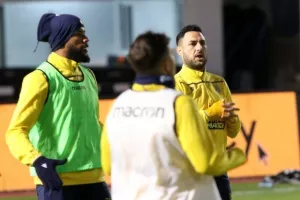 Απόλλων - ΑΕΛ: Ο Ντιγκινί είναι εδώ και έδωσε προβάδισμα! (φώτος)
