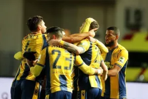 Άρης-ΑΕΛ: Εκτέλεσαν και κράτησαν οι νέοι… «Λέοντες»! (φώτος)