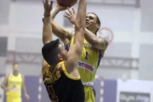 ΑΠΟΕΛ-Κεραυνός: Γαλαζοκίτρινο το ντέρμπι! (φώτος)
