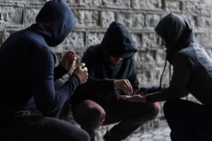 Φόβος και τρόμος με ανήλικους στη Λεμεσό - Ληστείες, απειλές, ζημιές