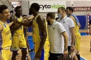 Γαλαζοκίτρινο τρένο για το… 10 το καλό!