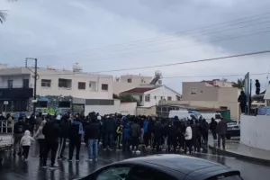 Απολλωνίστες/ Έκαναν... "χαμό" στην άφιξη της αποστολής (Φώτος/Βίντεο)