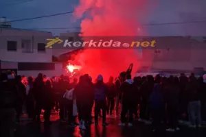Απολλωνίστες/ Έκαναν... "χαμό" στην άφιξη της αποστολής (Φώτος/Βίντεο)