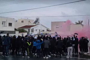 Απολλωνίστες/ Έκαναν... "χαμό" στην άφιξη της αποστολής (Φώτος/Βίντεο)