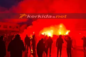 Απολλωνίστες/ Έκαναν... "χαμό" στην άφιξη της αποστολής (Φώτος/Βίντεο)
