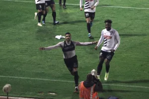 ΦΩΤΟΣ/Το έκρινε και το... χάρισε στην Λήδα!