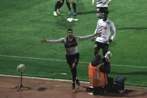 ΦΩΤΟΣ/Το έκρινε και το... χάρισε στην Λήδα!