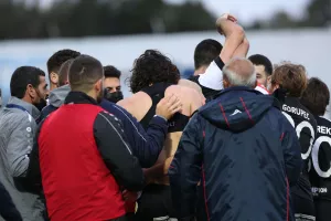 Γκολάρα, ξέσπασμα, φανέλα... και κάρτα!