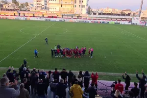 To 2022 μπήκε με τριάρα και... πάρτι! (βίντεο/φώτος)