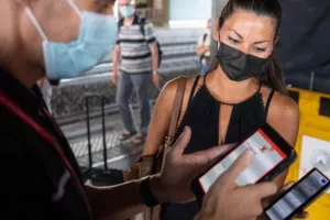 Ποιοι χρειάζονται τεστ για καφέ, γήπεδα, θέατρα & ποιοι εξαιρούνται