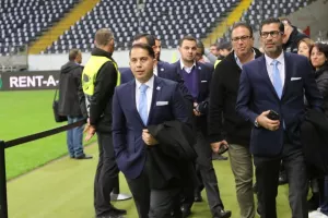 Απόλλων/Στους νομικούς...