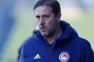Επιμένει στον σχηματισμό με τρεις στόπερ ο Μαρτίνς