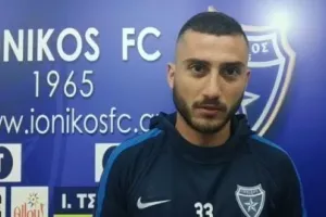 Τέλος ο Μουστάκης 