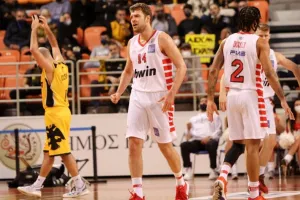 Βεζένκοφ και Παπανικολάου έστειλαν στον τελικό τον… ασόβαρο Ολυμπιακό!