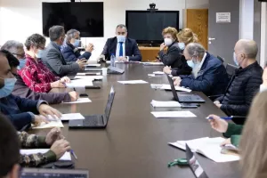 ΕΙΣΗΓΗΣΗ για μια χαλάρωση και αλλαγές σε μέτρα