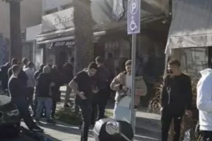Στην... ουρά για ένα εισιτήριο (φώτος)