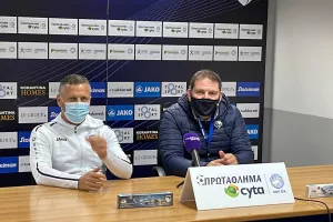 "Δεν μπορώ να το δεχτώ, αν αυτό είναι κόκκινη..."