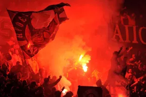 Αφιέρωση και υστερόγραφο από τους Πορτοκαλί