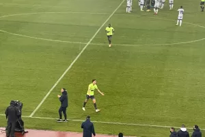 ΚΟΚΚΙΝΗ στον Βαλακάρι και "φωνές" (φώτος)