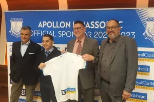 Έδωσαν τα χέρια... και το deal στην φανέλα του Απόλλωνα! (φώτος)